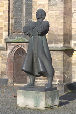 Statue of M&uuml;ntzer (pretty jaunty!) in Zwickau.